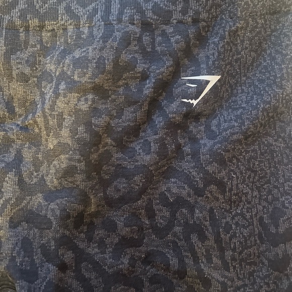 Size medium/large gym shark leggings. Like new condition only worn once. - Picture 3 of 3